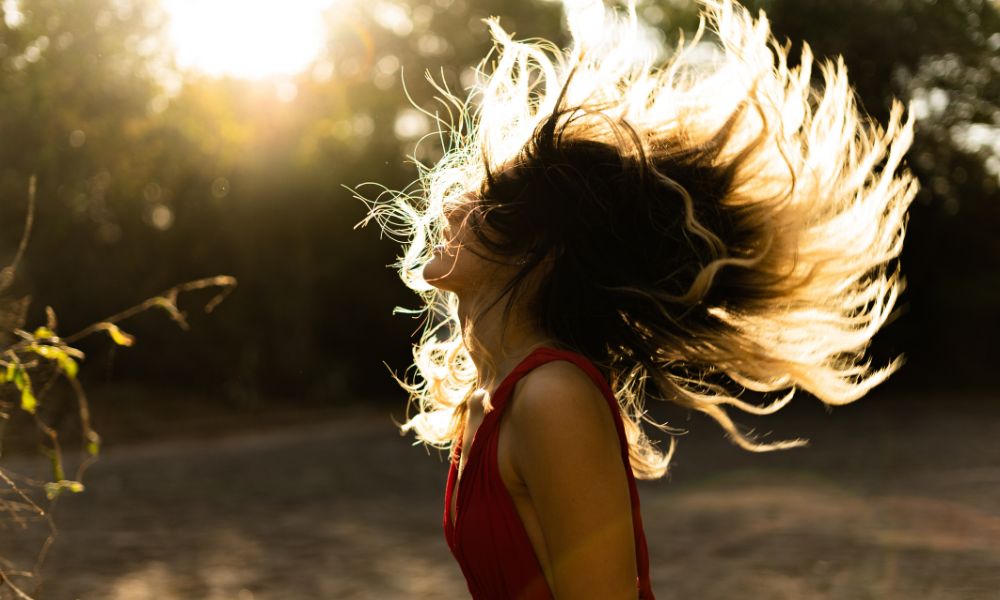 Cabelo Bonito de Verdade Começa Onde Quase Ninguém Presta Atenção: A Raiz!