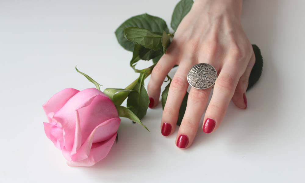 Unhas Sofisticadas: Os Formatos e Acabamentos que Deixam Suas Mãos Mais Elegantes!